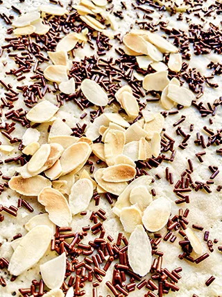 アーモンドチョコ